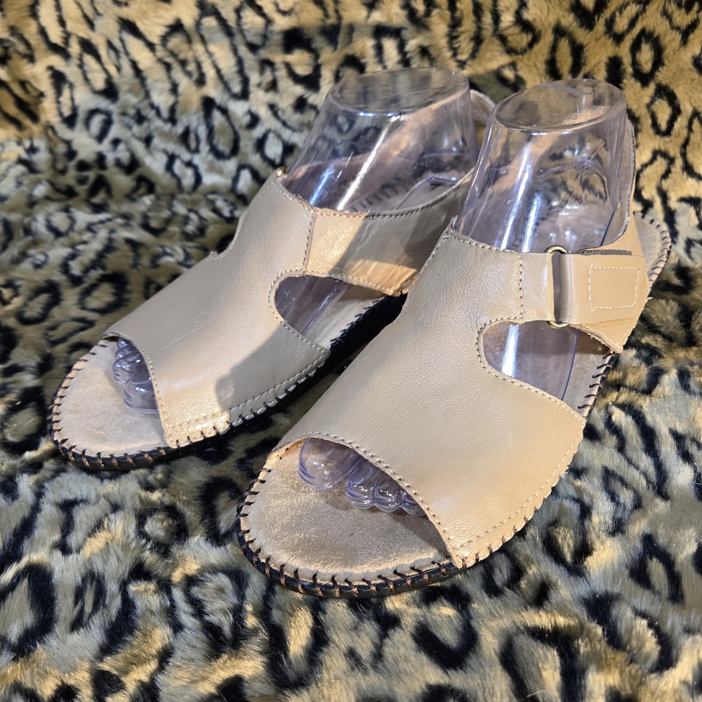 Naturalizer Cream Women's Sandals